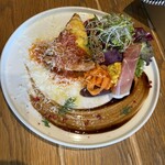 ポルスカフェ - キッシュと前菜盛