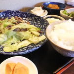 夢や - 「和牛キャベツ炒め」 