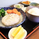 夢や - 「鶏ひき肉の煮込みハンバーグ」 