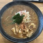 麺彩キッチン あひる食堂 - ホルモン味噌らぁ麺1000円