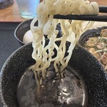 麺彩キッチン あひる食堂 - 肉そばのツケダレが少し辛い