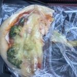 ラパン ノワール くろうさぎ - ブロッコリーとベーコンのピザ。美味しいので、写真撮り忘れました。