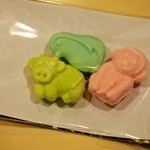本煉果子 炊蓮 isshin  - 干菓子は動物の形