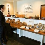 本煉果子 炊蓮 isshin  - 店内