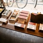 本煉果子 炊蓮 isshin  - わらび餅の箱のサイズを選びましょう