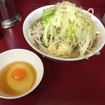 ラーメン二郎 - 小ラーメン+白だし醤油玉子+ニンニク+ヤサイ(150321)