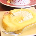 夢や - ランチのデザート・春らしく桜の花びらを塩漬けしたものが入っていました。