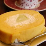 夢や - ランチのデザート・メロンの入ったロールケーキ