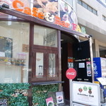 FAB - 外苑前駅からすぐ。