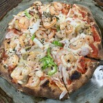 煉瓦堂朱とんぼ　いろり小屋 - シーフードピザ