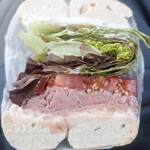 NAVY BAGELS - ローストビーフサンド