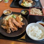 徳樹庵 - 料理写真:唐揚げ、メニュー写真より大きいです 薬味のネギが乾燥してて酷かった