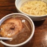 中華ソバ 櫻坂 - つけソバ 800円
            なんだこのうまそうな麺は！うまかったです。実際。
            癖であつもりにしちゃったけど、冷たい方がおいしいかも。
            今度は中華そばで来よ。