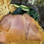 横浜家系ラーメン 本多家 - 具材アップ