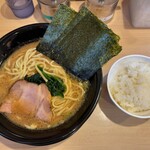 横浜家系ラーメン 本多家 - 定番ラーメン＆平日15時まで無料のライス
