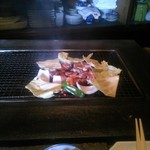 トーゴー - サイコロステーキと野菜。炭火で焼かれてます。