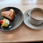 めぐみカフェ - 料理写真:チーズケーキとカフェオレ