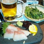 日本酒・米屋 蔵バル - 寒ブリの刺身と付きだしの枝豆