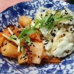 奉天 - ワサビ味とキムチ味のサラダ