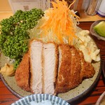とんかつ一幸 - 料理写真:とんかつ定食　カツの断面
