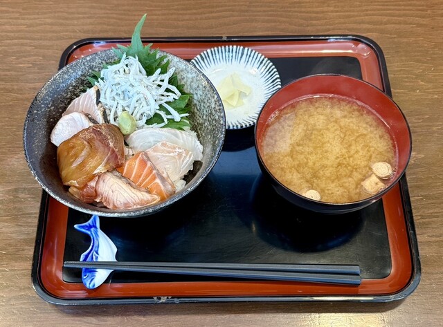 【海鮮丼】 魚屋と海鮮丼 熟鮮-Zen- 禅 - 前空/海鮮丼 | 食べログ