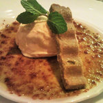 アンチエイジングレストラン 麻布十八番 - 青汁のクレームブリュレ　自家製アイスクリーム添え