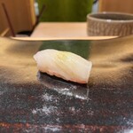 鮨 つぼみ - ヒラメの昆布締め