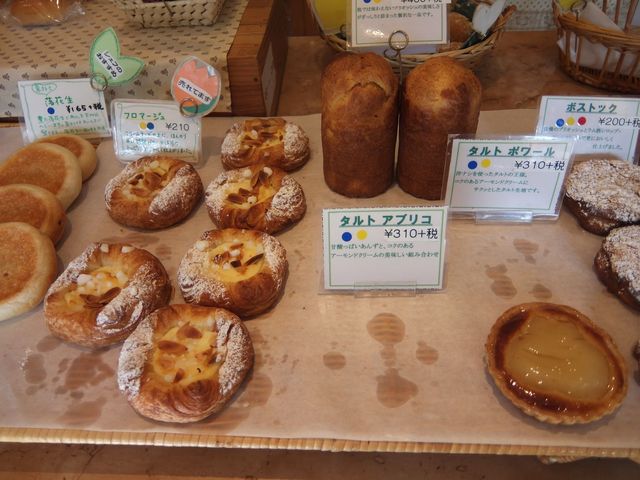東急デパートの裏の種類が多いパン屋さん ラ ベルコリーヌ By ベッキオ ラ ベルコリーヌ La Belle Colline たまプラーザ カフェ 食べログ