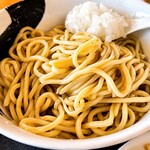 煮干し中華 らーめん 八 - つけ麺中盛り、レンゲの玉ねぎは選択制