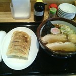 麺屋 藤 - 醤油ラーメン、半熟味玉、餃子