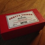 ショコル - 2015年3月：美しい鳥QUETZALの20枚入りは可愛い箱入りでありました。ただし伺ったときはベトナム産のみでした。箱色は赤と黒から選べました