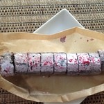 ショコル - 2015年3月：SALAME(98g、\1350)…甘い粉糖とベリーの酸味の効いた粉がかかっています