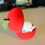 チェリーシー - ホワイトディ商品の白雪姫イメージのドンペリ入りチョコ