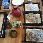 やまや - 3種盛。上から更級、だったん、ひきぐるみです。ちょっと黄緑なのがだったんの特徴です。