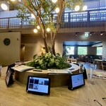 るり渓温泉本館 - 温泉施設内のフードコートと思えない落ち着いた空間