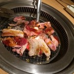 焼肉先生 - ハワイで食べ過ぎた後はまたまた焼肉で食べ過ぎ。
            
            この音がたまりません！