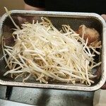 札幌成吉思汗 しろくま  - もやし、ブラウンマッシュルーム