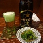 新橋ときそば - ビールとお通しの小松菜の煮びたし