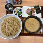 ラーメン 歩く花 - 濃厚つけ麺の麺大盛りです。お水はセルフです。