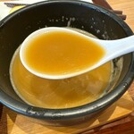 ラーメン 歩く花 - 出汁の蕎麦湯で、つけ汁を割ります