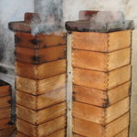 山椒の木 - 福岡を代表する郷土料理「うなぎのせいろ蒸し」高温の蒸気で一気に蒸しあげます。