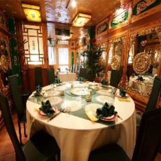 円卓個室12～18名对応完全個室になっているので宴会！