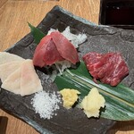 肉汁餃子のダンダダン - 馬刺し 3種盛り