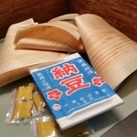 小堀栄養納豆店 - 経木包みって、やっぱりいいですね～♪