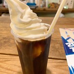 moomoo's - 牛乳そのもののようなソフトクリーム。こういうのが理想。今年20周年で10月に閉店だそう。「やりきった」と書かれていました。えー