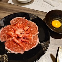 近江うし焼肉 にくTATSU 日本橋室町店 - 赤身焼きすき
