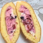 どら焼き まかな - ３種のベリー×フロマージュ・断面