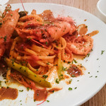 クエロクエラ - リングイネ　海老とアスパラのトマトクリーム