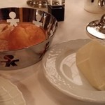 マダム・トキ - パンはカルピスバターでいただく