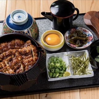 厳しい選定眼で仕入れた鰻を、多彩な味わいのひつまぶしで堪能